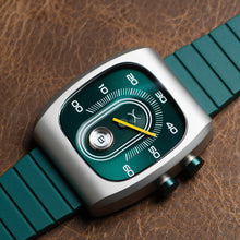 Load image into Gallery viewer, Xeric Retroscope Jump Hour Racing Green