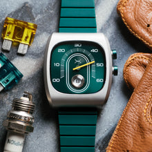 Load image into Gallery viewer, Xeric Retroscope Jump Hour Racing Green