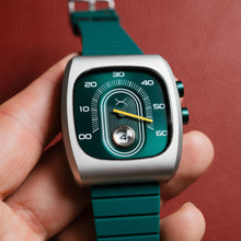 Load image into Gallery viewer, Xeric Retroscope Jump Hour Racing Green