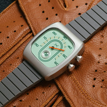 Load image into Gallery viewer, Xeric Retroscope Jump Hour Vintage Mint