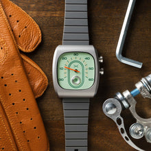 Load image into Gallery viewer, Xeric Retroscope Jump Hour Vintage Mint