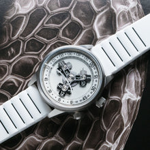 Load image into Gallery viewer, Xeric Vendetta II Automatic Wandering Hour Whiteout Lume
